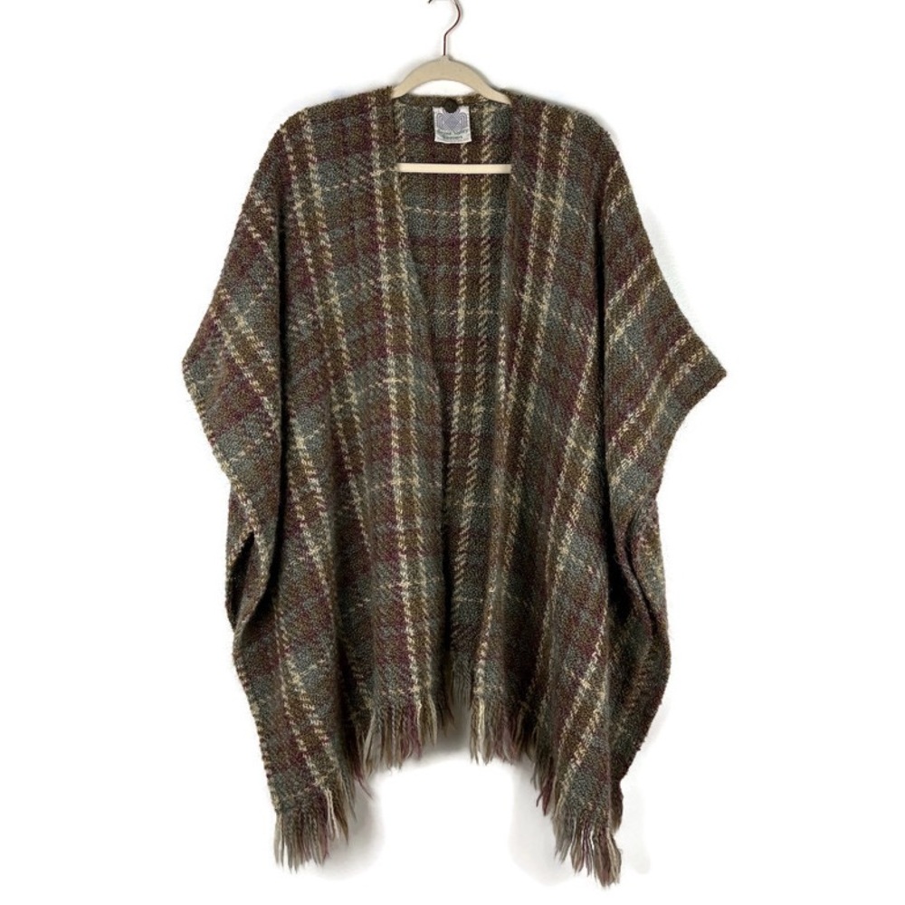 Boyne Valley Weavers Wool Blend Plaid Knit Shawl Coverup in Cream Green Red